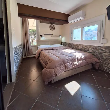 Evmorfia's The Beauty Of Simplicity Apartment *